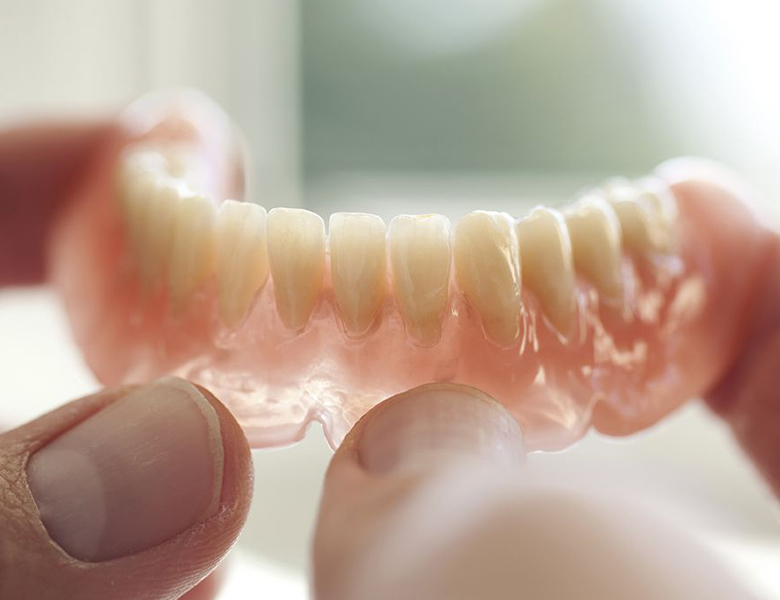 未使用 義歯・上の入れ歯① 目立ちにくい(ノンクラスプ義歯)入れ歯｜さかえ歯科クリニック 神奈川